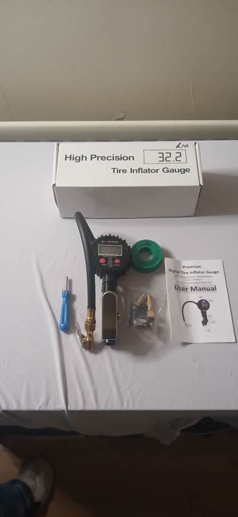 High precision tire inflator gauge
