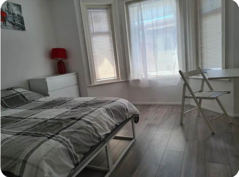 Double room in quiet house. All bills included 