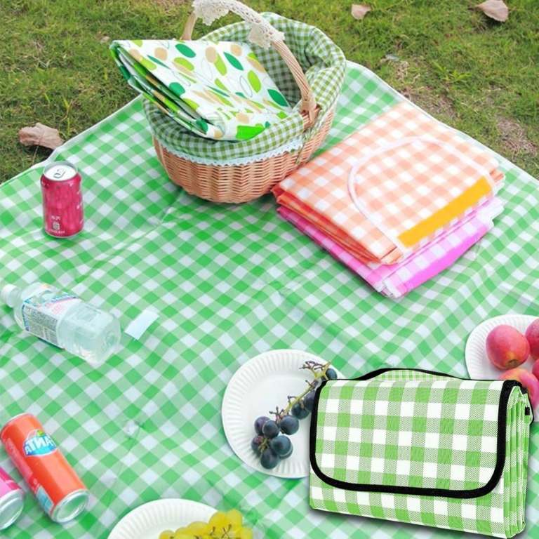 GREEN PICNIC BLANKET