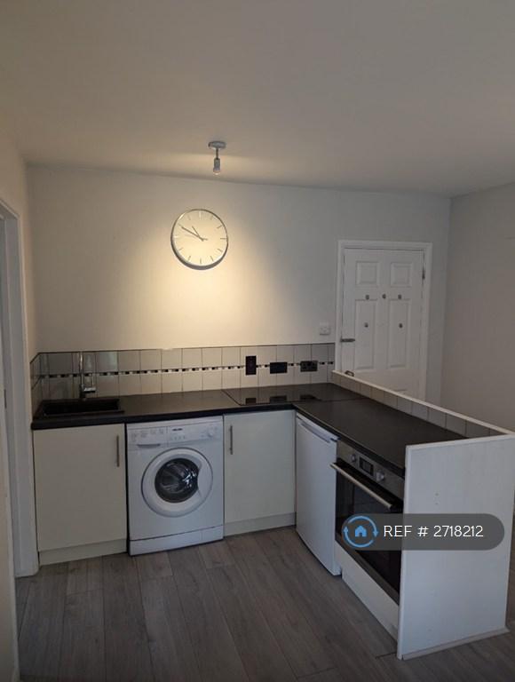 Studio flat in Spring Gardens, Camberley, GU15 (#2718212)