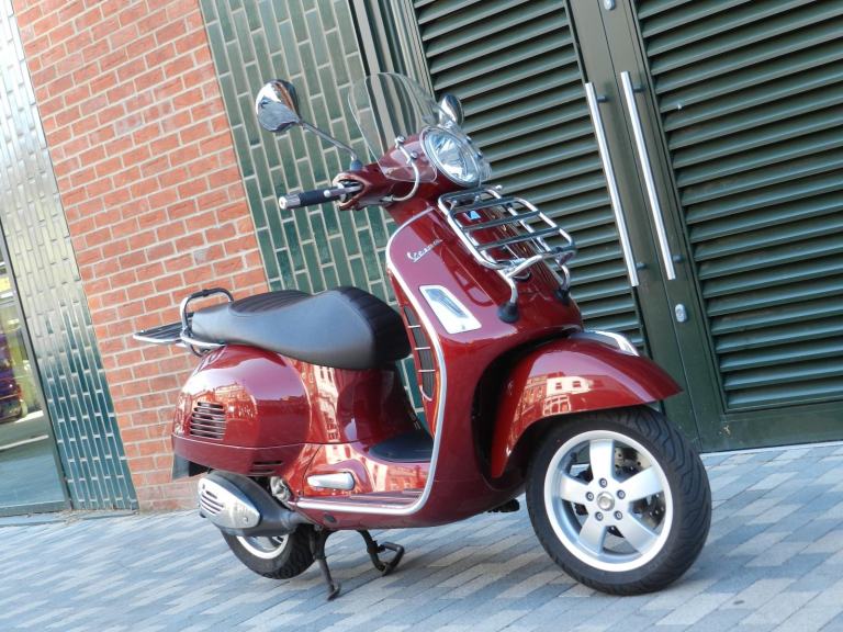 Piaggio Vespa GTS 300 Touring 