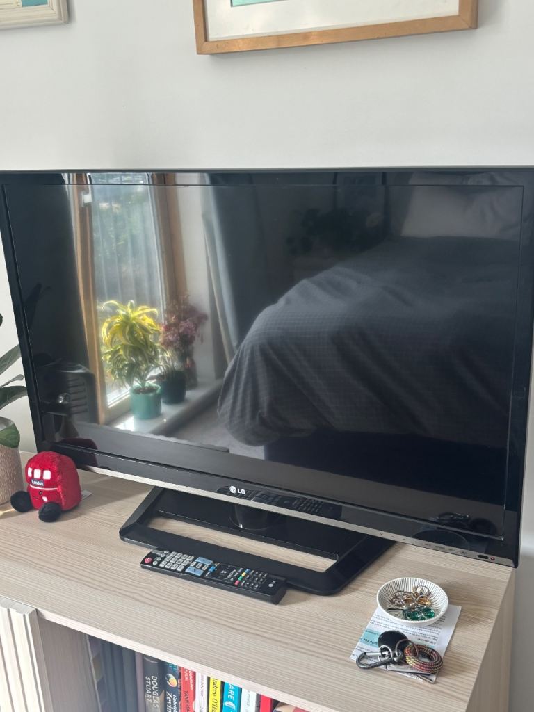 47” LG TV flat screen