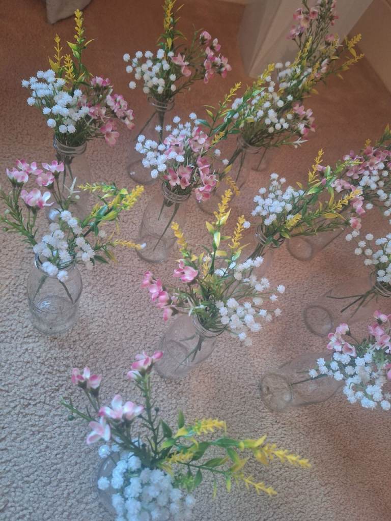 12 x Flower Bouquets in Glass Bud Vases – Good Condition