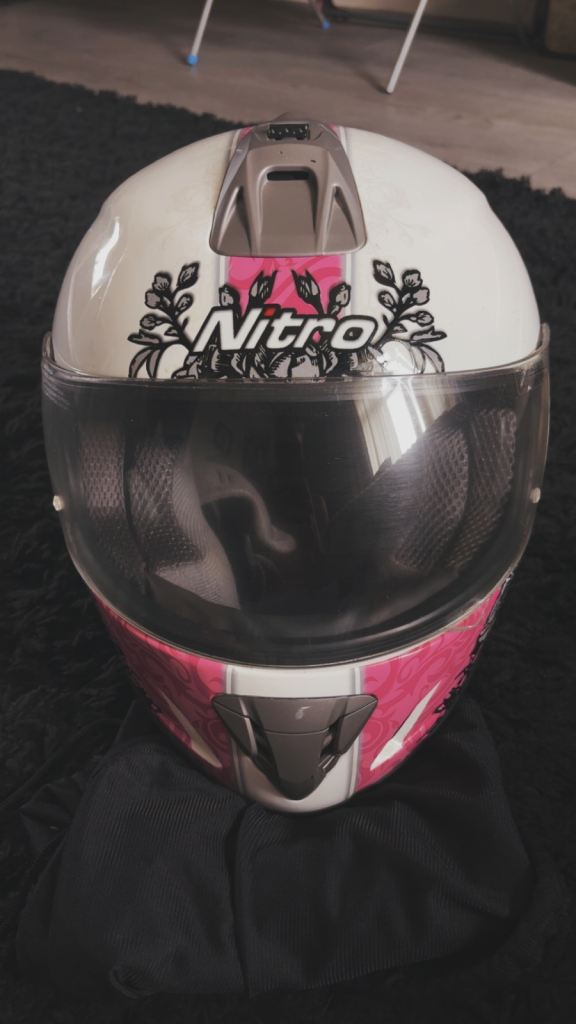 Woman’s motorbike helmet 