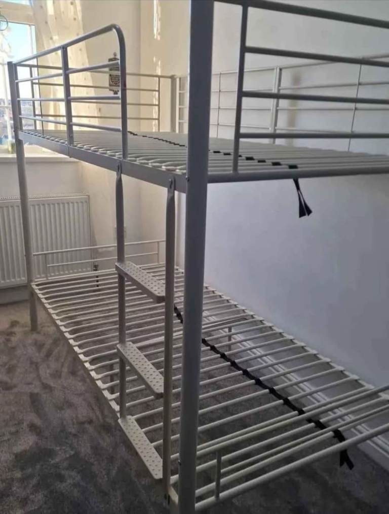 Shorty bunk bed frame 