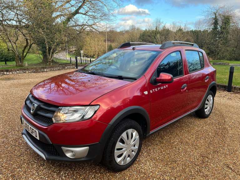 Dacia Sandero Stepway Laureate 2015-1 Year MOT-Excellent condition car