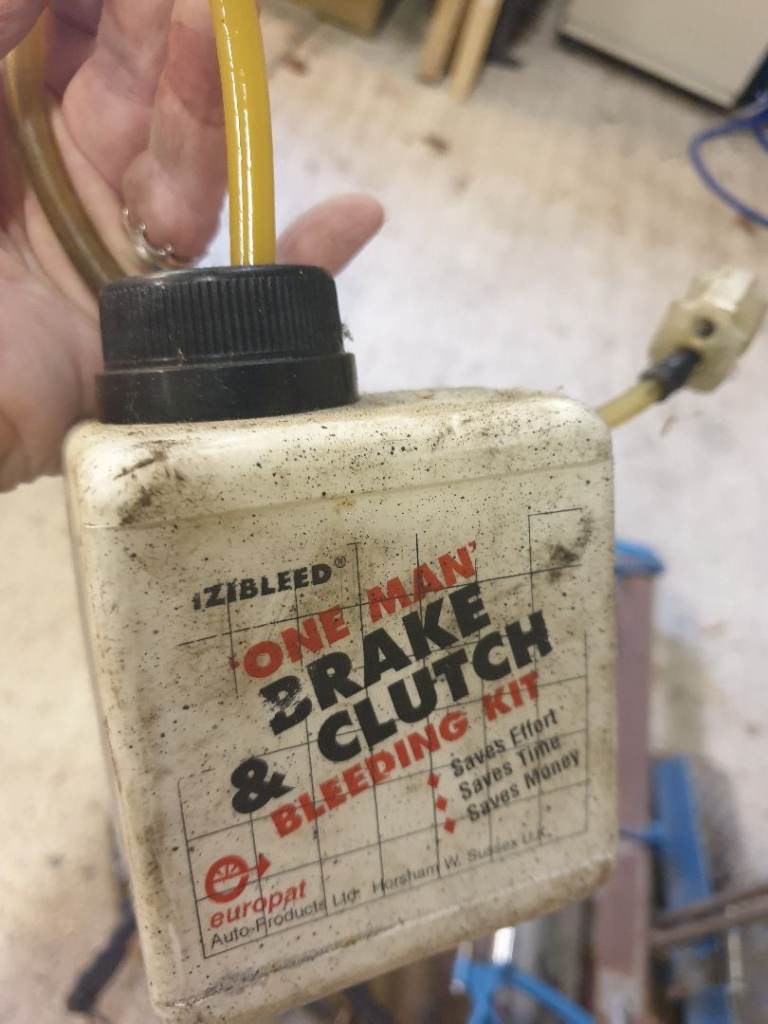 Brake and clutch bleeding kit