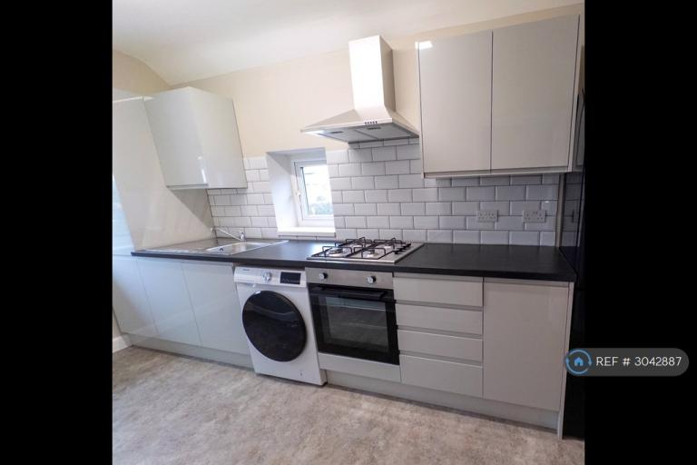 3 bedroom flat in Summerleys Road, Princes Risborough, HP27 (3 bed) (#3042887)