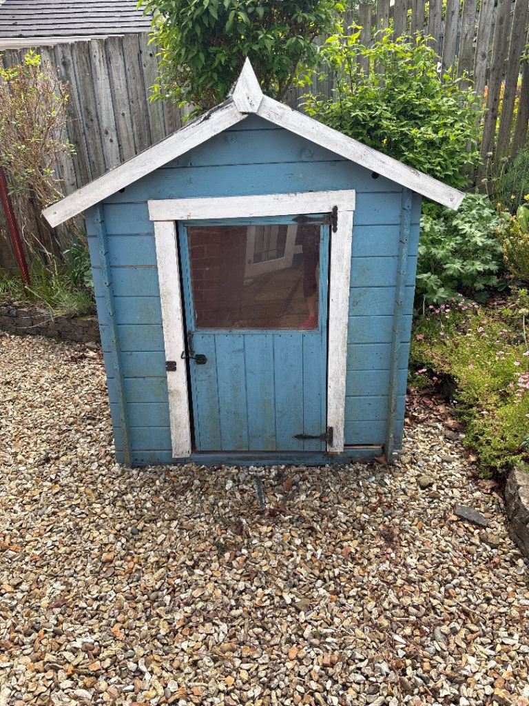 FREE kids playhouse: needs work 