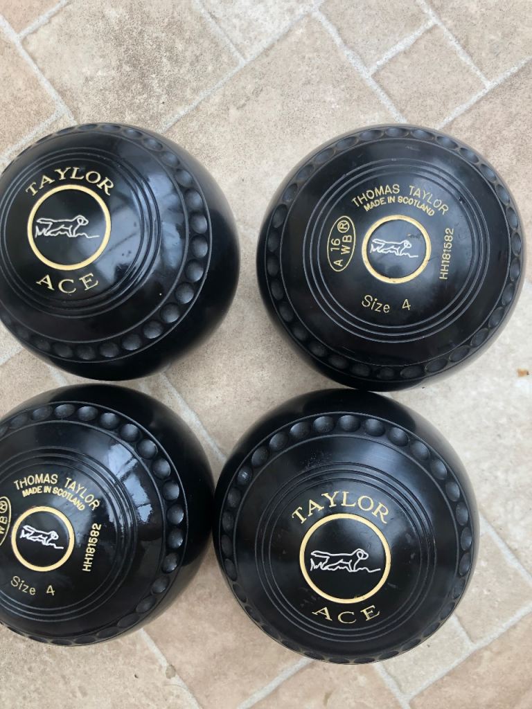 Thomas Taylor Ace Lawn Bowls Set - Size 4, Good Condition