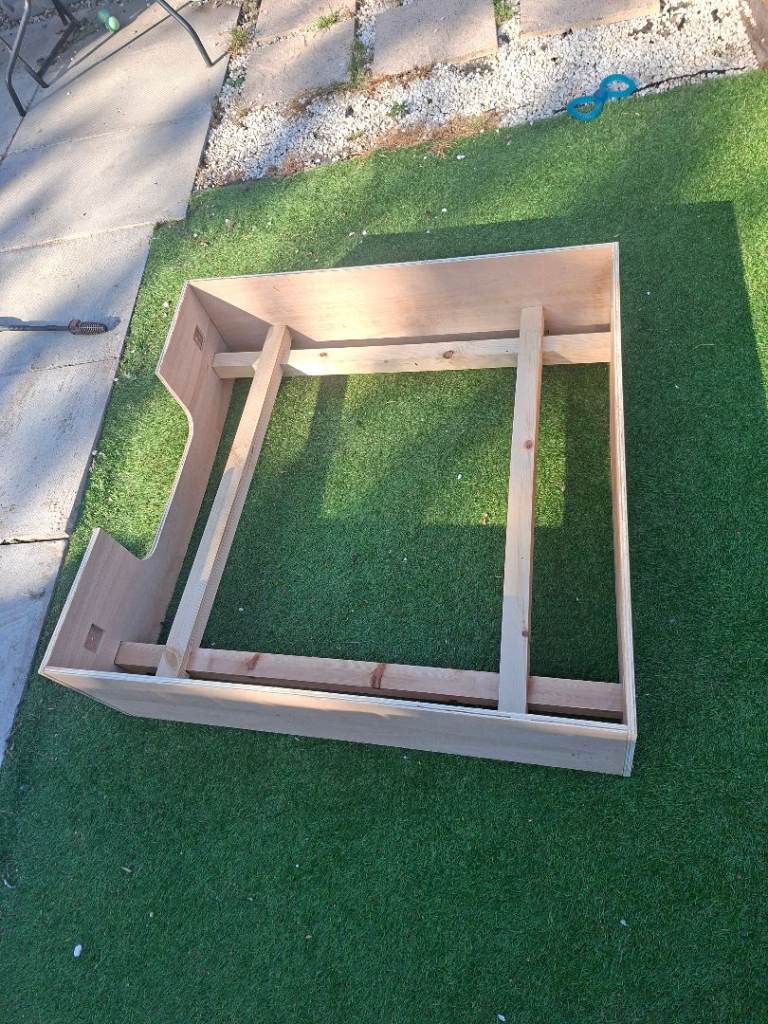 Puppy whelping box