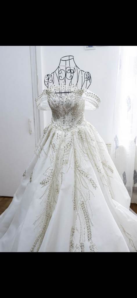 Wedding dress 