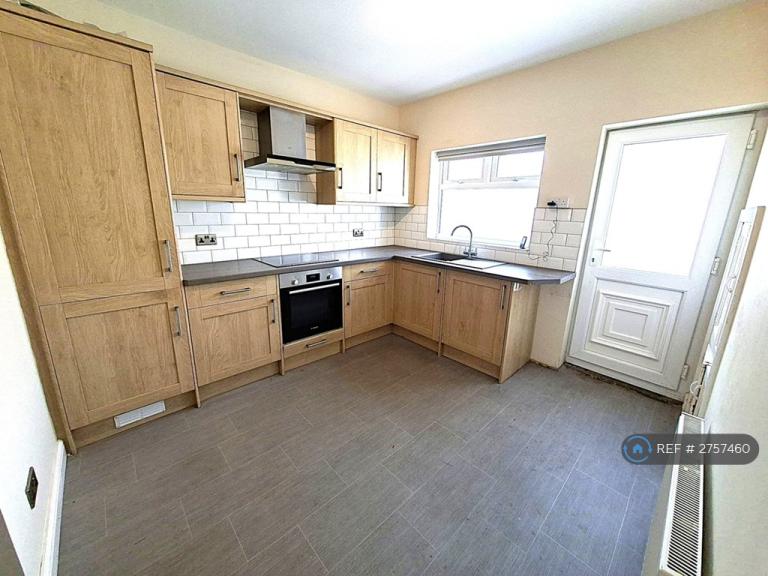 3 bedroom house in Sharrard Grove, Sheffield, S12 (3 bed) (#2757460)