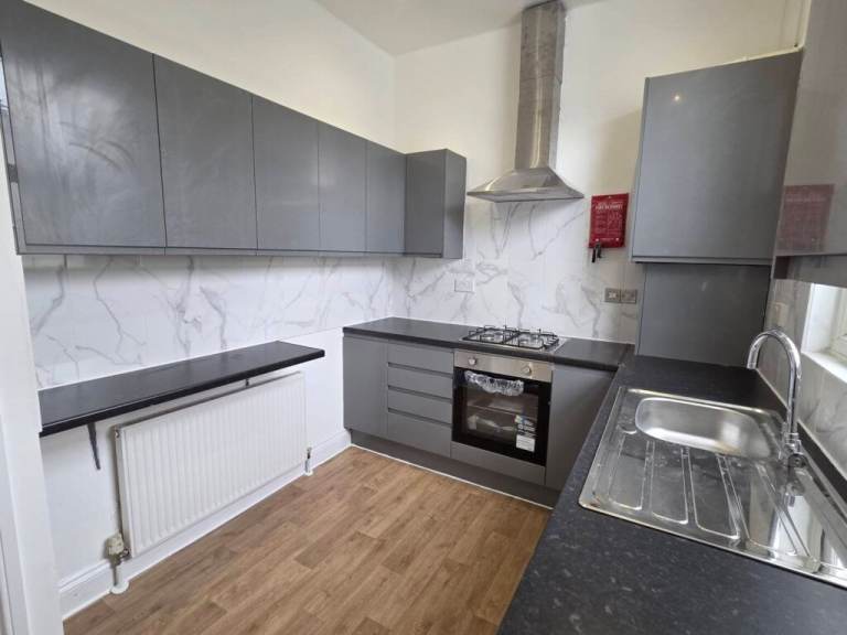 3 BEDROOM SPLIT LEVEL FLAT CAPLE ROAD WILLESDEN JUNCTION NW10 