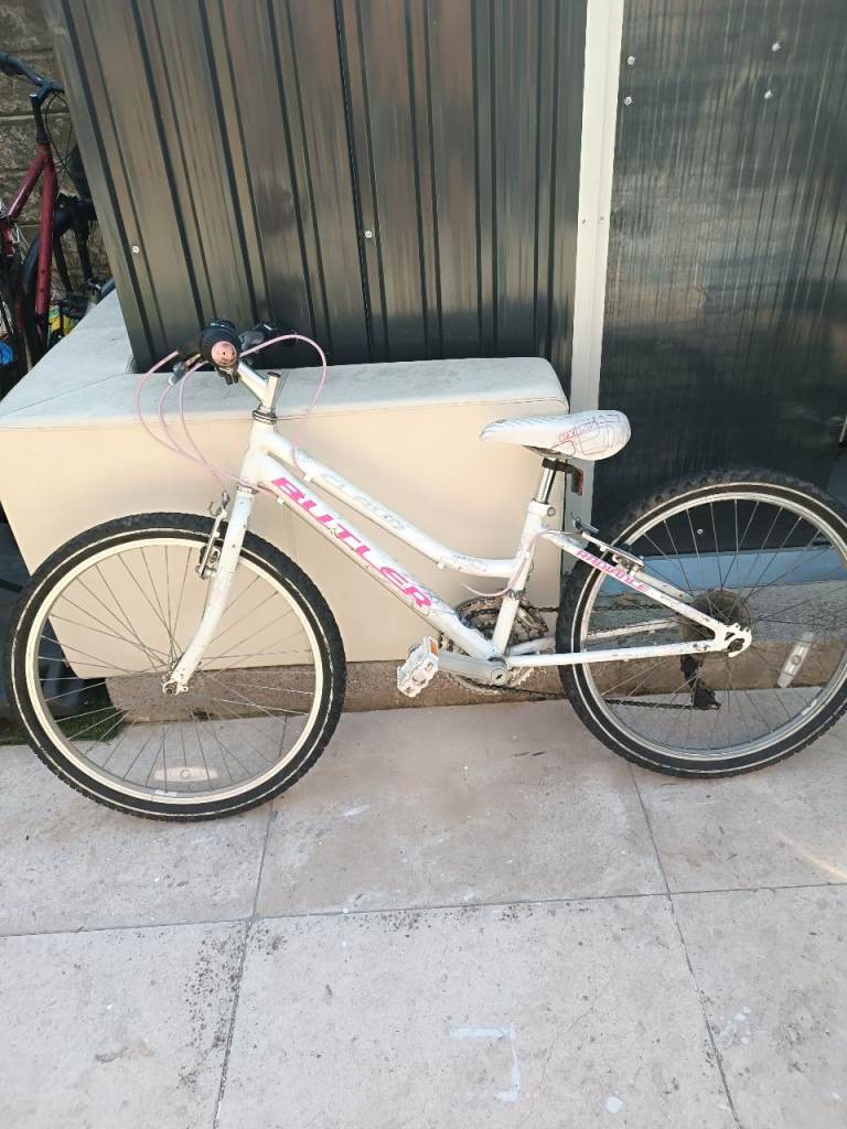 White BLUETLER Kids Mountain Bike – Good Condition