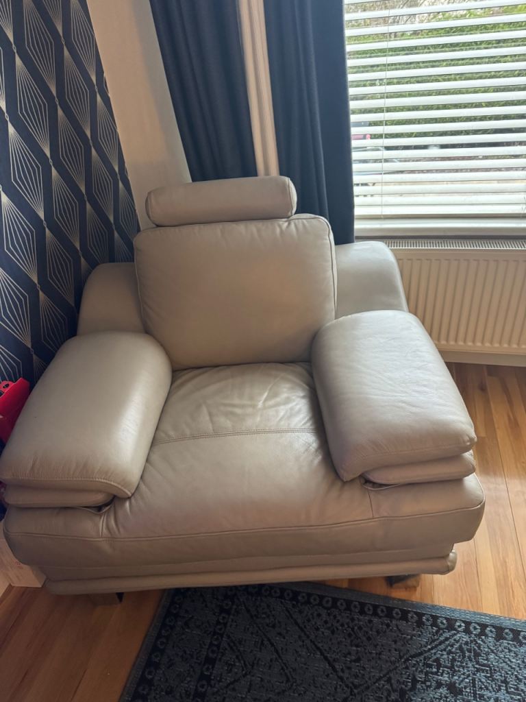 Sofa and 2 chairs for sale 