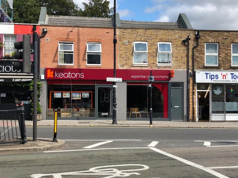 Self-contained studio flat to let, next to Kentish town station. NW5.