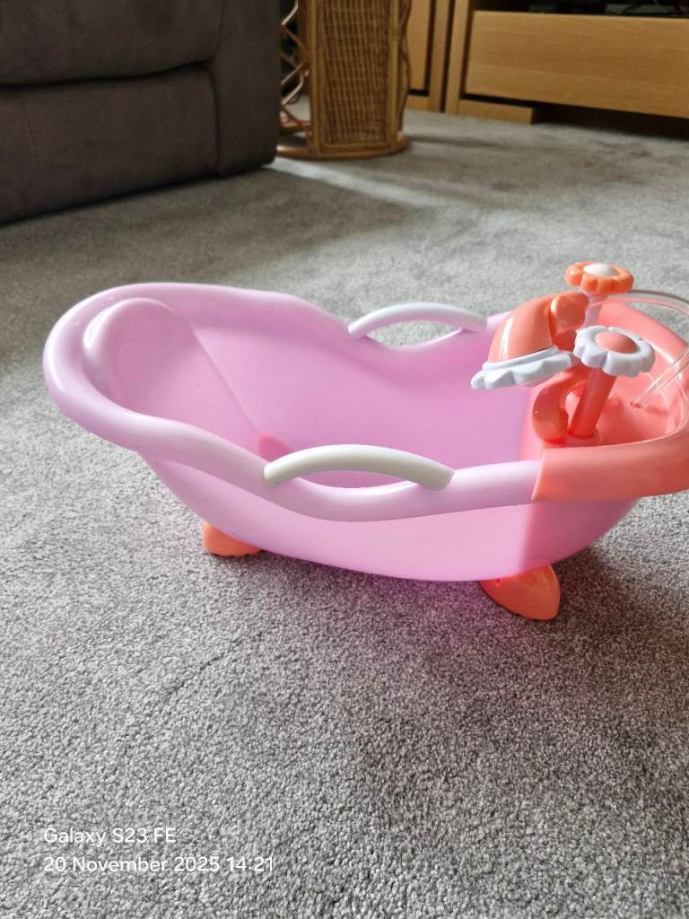 Baby Doll Bath Tub ( like new)
