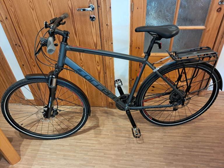 Carrera Crossfire 3 Hybrid with mudguards and rack Large frame 21" ONLY 3 MONTHS OLD