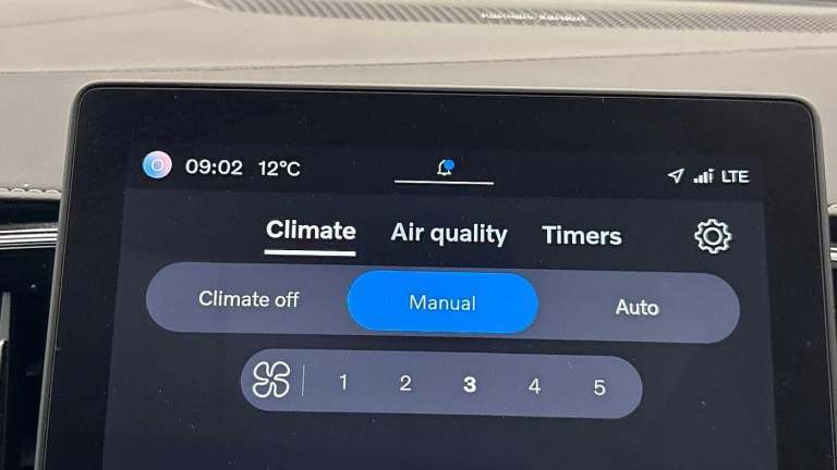 2025 Volvo XC90 Plus, T8 AWD Plug-in hybrid, Electric/Petrol, Dark, 7 Seats ( 360* Camera ) ESTAT...