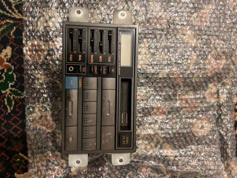 Mitsubishi Pajero Shogun Mk1 1983 -1990 Genuine Radio Casette Player 