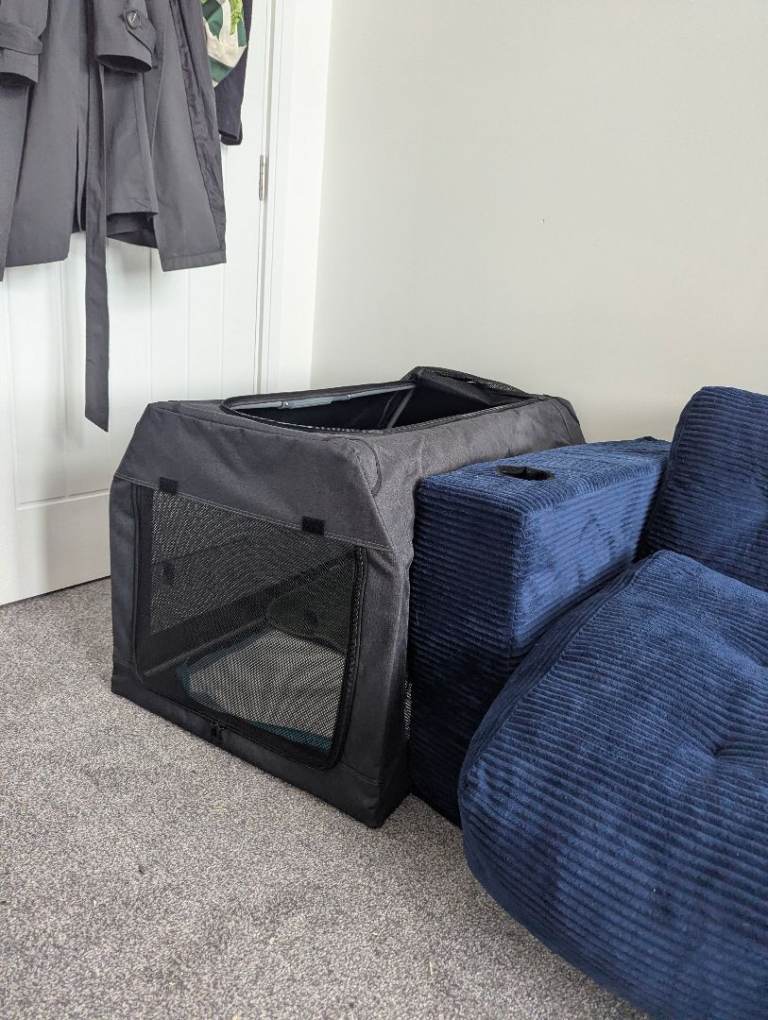 XL Dog Crate + Grass mat 