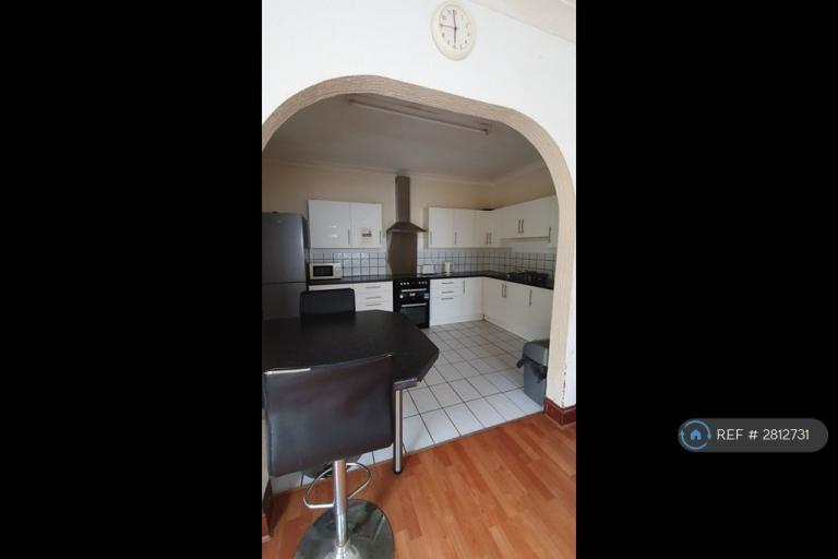 3 bedroom house in Dover Road, Portsmouth, PO3 (3 bed) (#2812731)