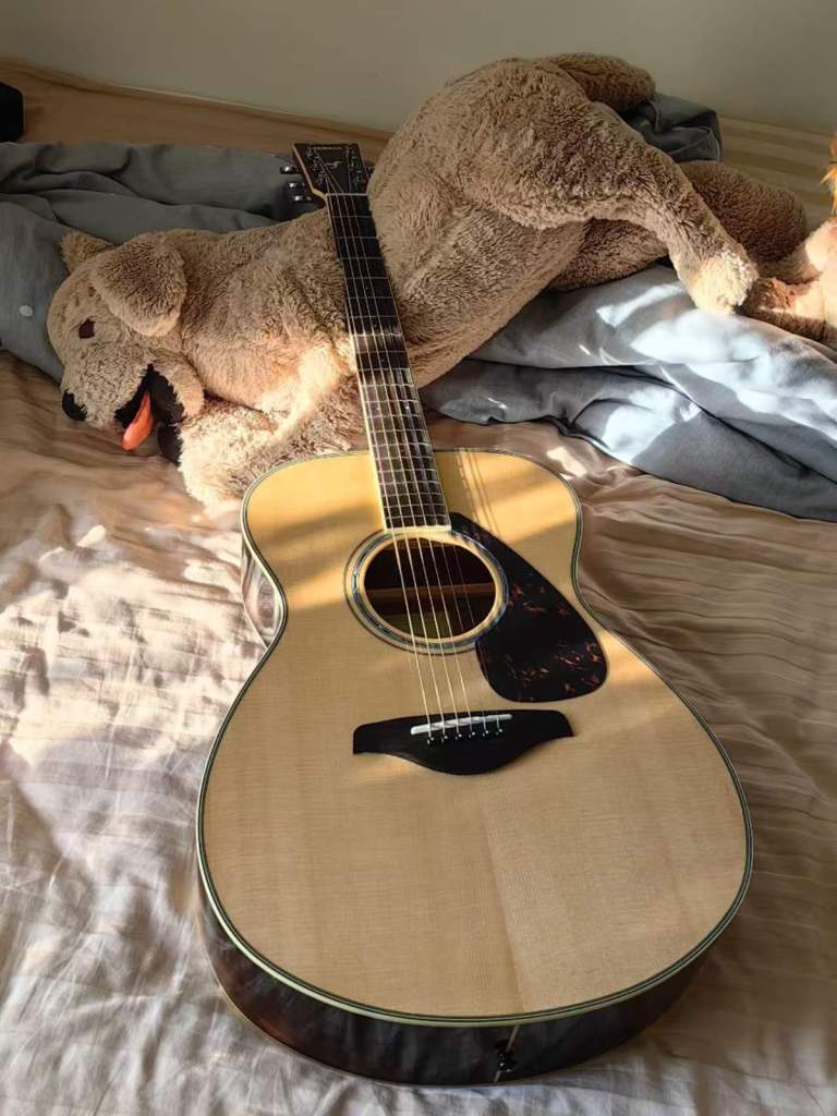 Yamaha FS830 Acoustic Guitar, Natural – Excellent Condition + Accessories