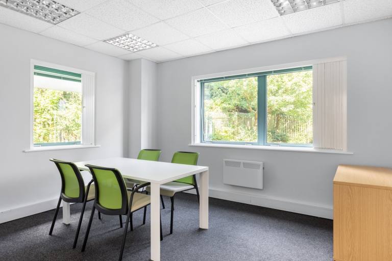 Evesham - WR11 1GP \ Workspace for Teams of 3