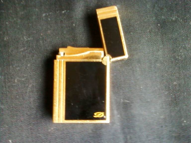 ST Dupont Ligne II Black Lacquer And Gold Lighter In Excellent Condition
