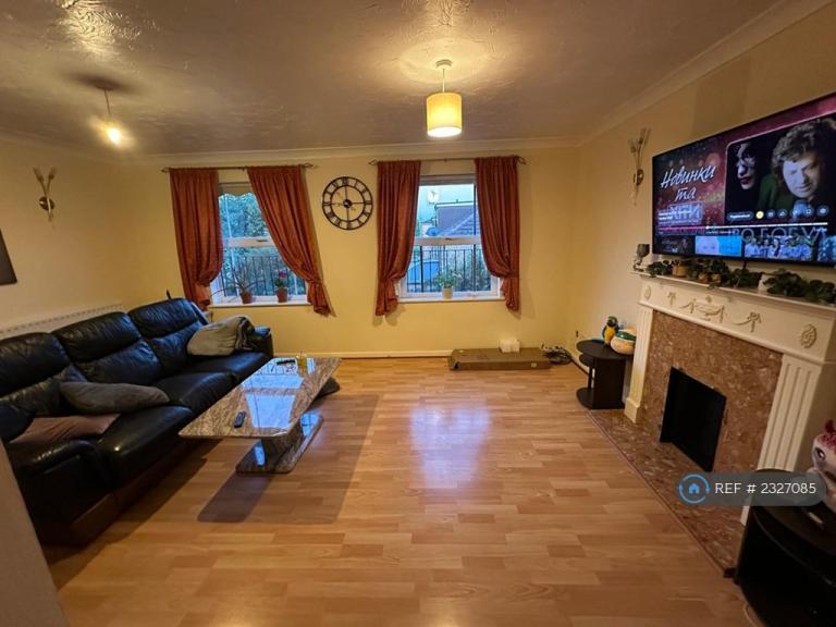 5 bedroom house in Ribblesdale Avenue, London, N11 (5 bed) (#2327085)