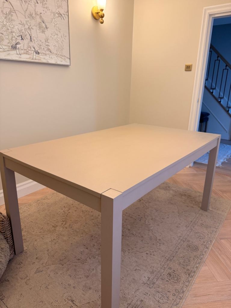 Dining table 150 x 90 cm , 4 seater, excellent condition 