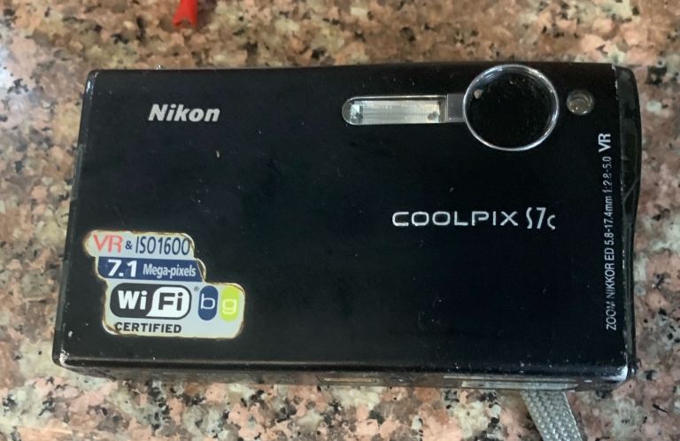 Nikon coolpix digital camera S7C