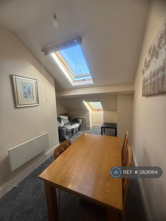 1 bedroom flat in Charles St, Newport, NP20 (1 bed) (#2826164)