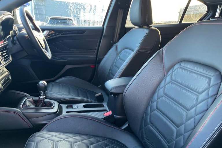 2024 Ford Focus ST-LINE X | Heated Seats/Wheel | B+O Audio | Sync 4 Touchscreen Navigation  Hatch...