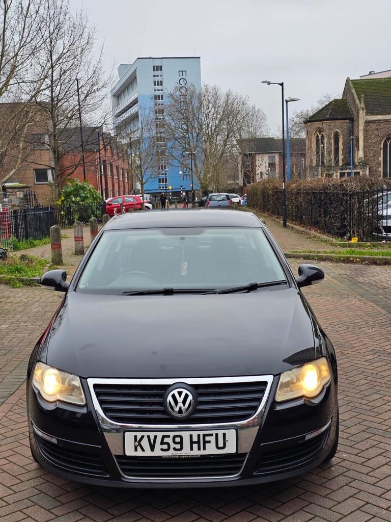 Volkswagen, PASSAT, Saloon, 2009, Semi-Auto, 1968 (cc), 4 doors