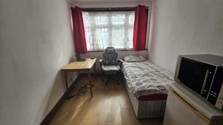 Studio Flat to rent Harrow