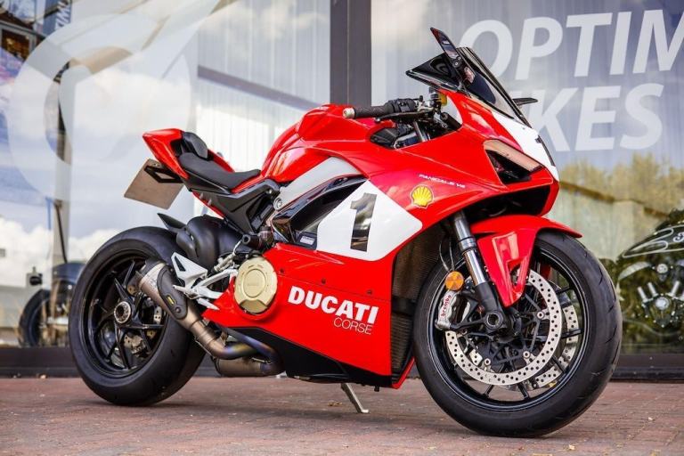 Ducati Panigale V4 LOADED SPEC ! ARROWS ! EXTRAS ! STUNNING