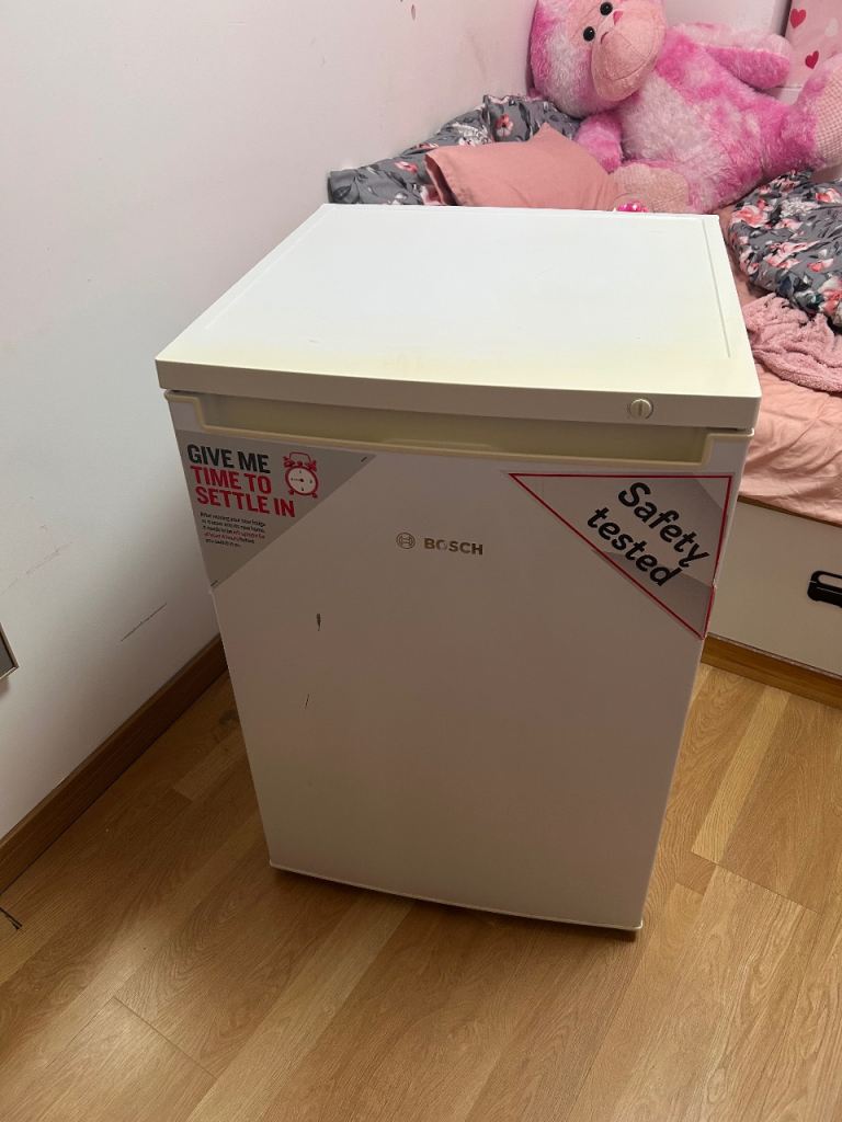 Bosch Freestanding White Freezer – 3 Drawers, Good Condition