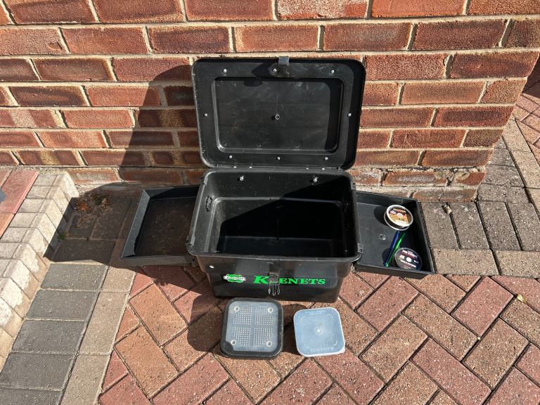 Keenets fishing padded seat box with shoulder strap in great condition 