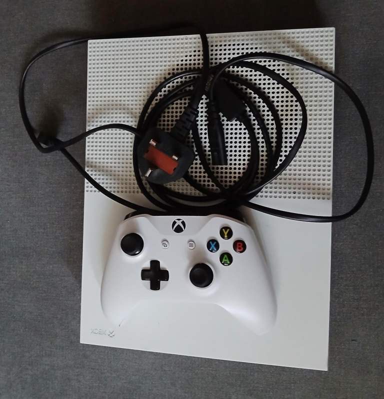 Xbox One s (1TB)