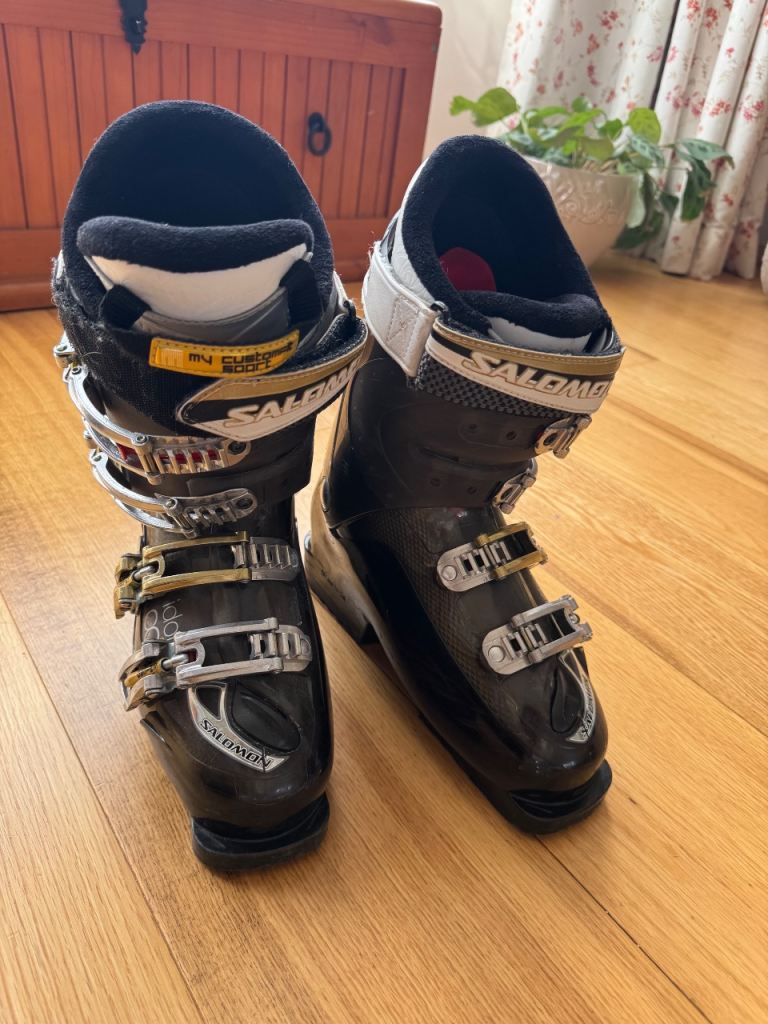Salomon Ski boots size 24 London nw2