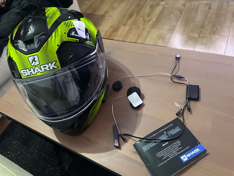 Shark Venger Motorbike Helmet (M) + Sharktooth Prime Intercom