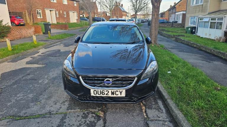 Volvo V40 1.6 D2 SE Nav 2012 – £20 Road Tax – Diesel – Sat Nav – Leather