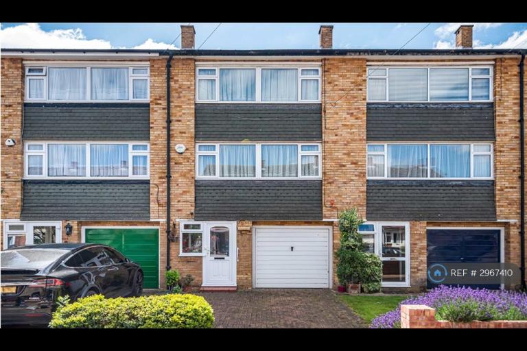 3 bedroom house in Crosier Road, Ickenham, Uxbridge, UB10 (3 bed) (#2967410)