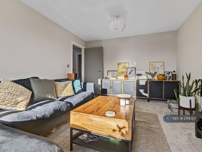 4 bedroom house in Wickwar Road, Kingswood, Wotton-Under-Edge, GL12 (4 bed) (#2714307)