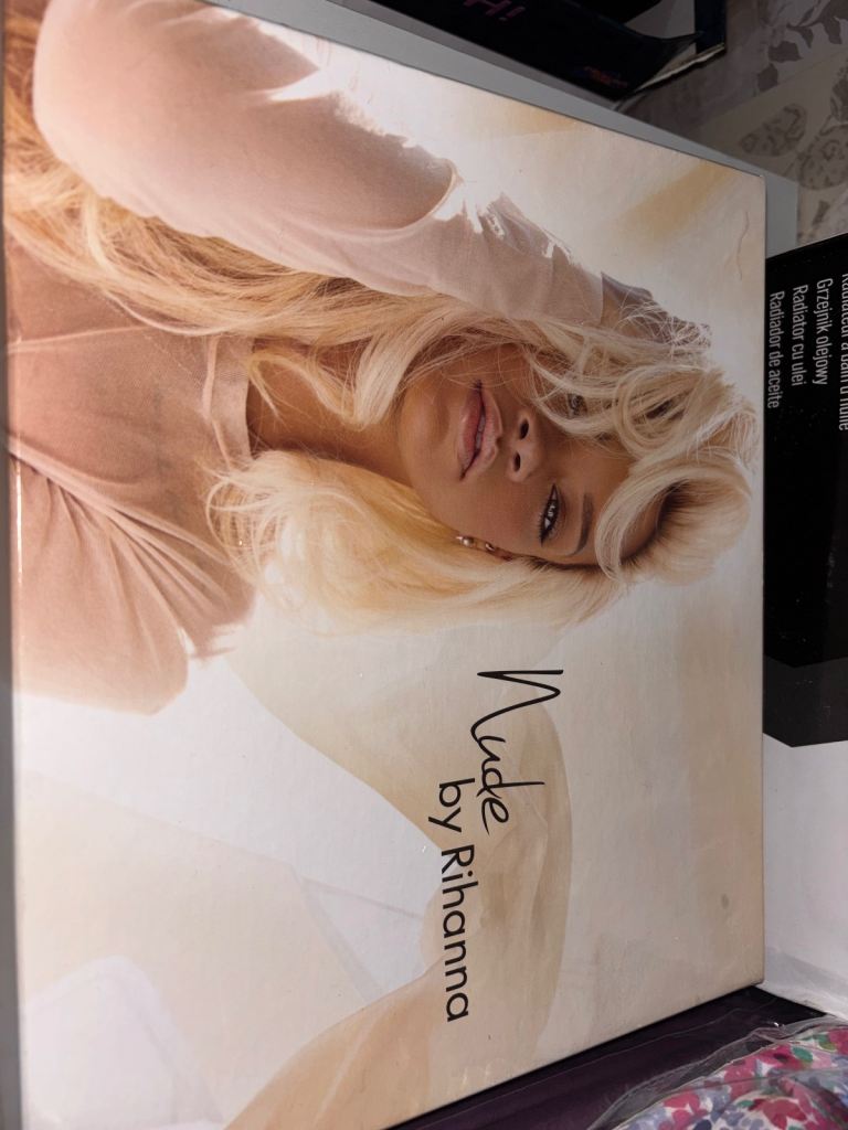 Very rare perfume set by Rihanna 