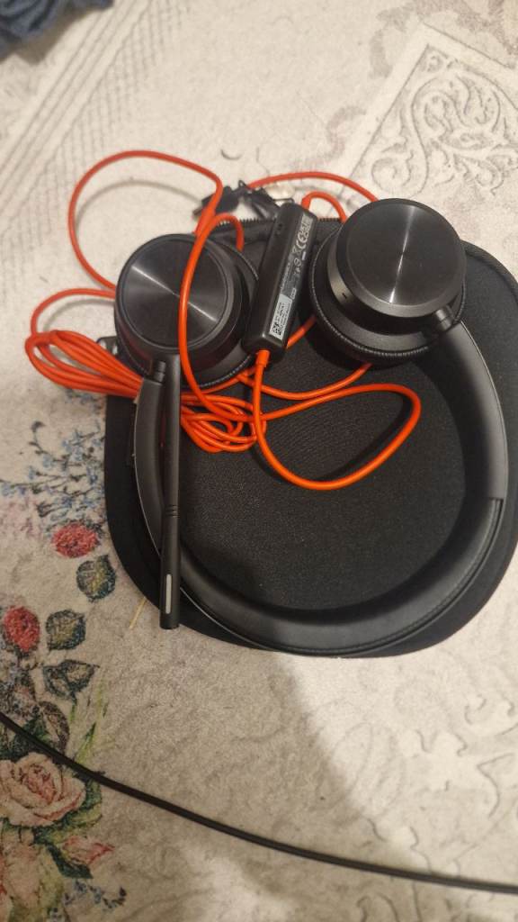 HP Plantronics wired headphone