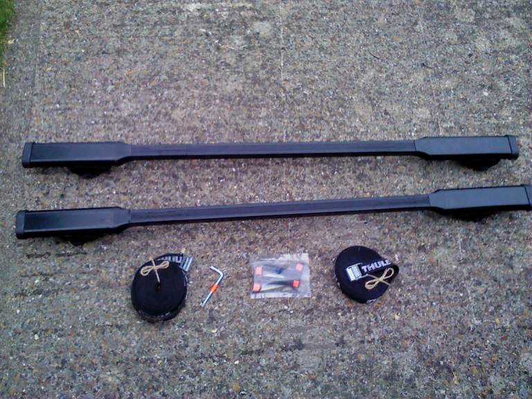 Roof Bar Set for Vauxhall Astra H Estate (2004 – 2006) or a Zafira / Astra-Van of the same era. 
