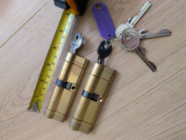 2 x 100mm (55/45) Euro Cylinder Door Locks – ASEC & Sterling – 5 Keys